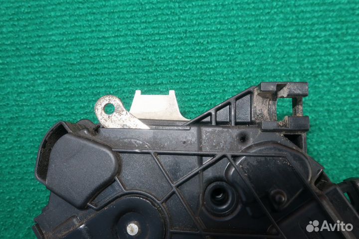 Замок двери задней правой VW Golf 7