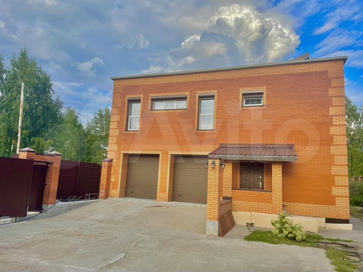 Дом 297 м² на участке 10,2 сот.