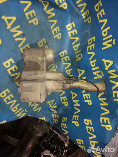 Бачок жидкости стеклоочистителя Volvo S80