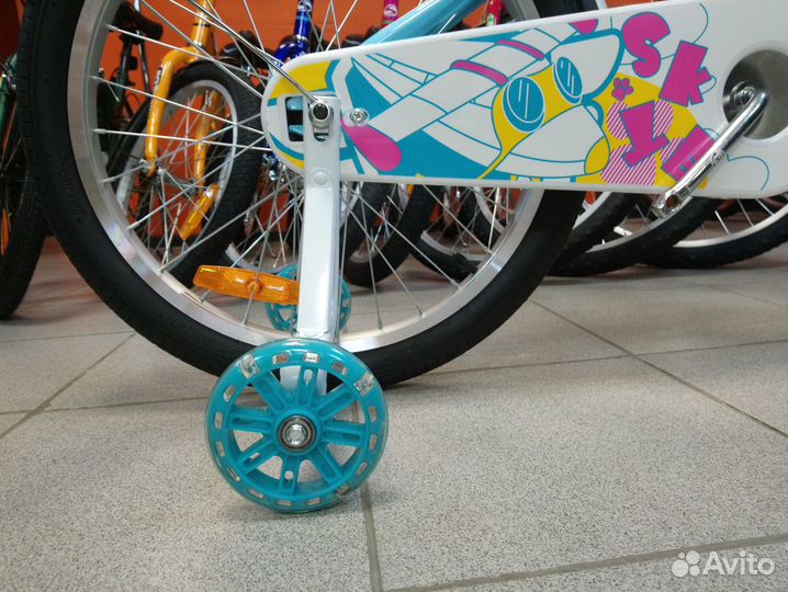 Велосипед красивый,качественный aist skye 18