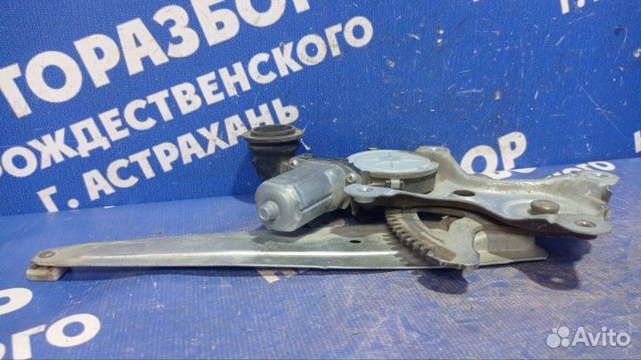 Задний правый стеклоподъемник Toyota Camry 40