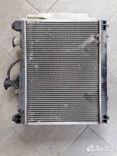 Радиатор охлаждения Toyota platz