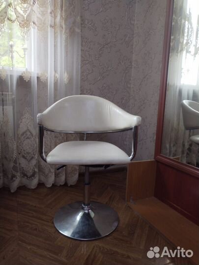 Мебель для парикмахера Кресло. Тележка. Зеркала