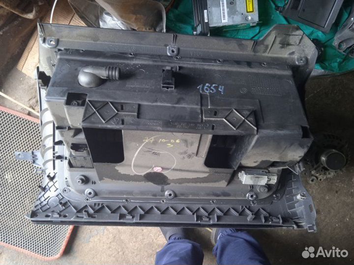 Бардачок Volkswagen Jetta