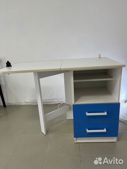 Маникюрный стол складной