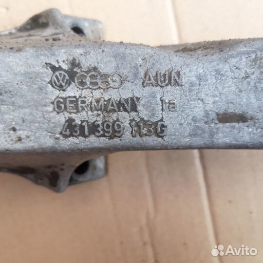 Крепленияя коробки ауди 100 200 с3