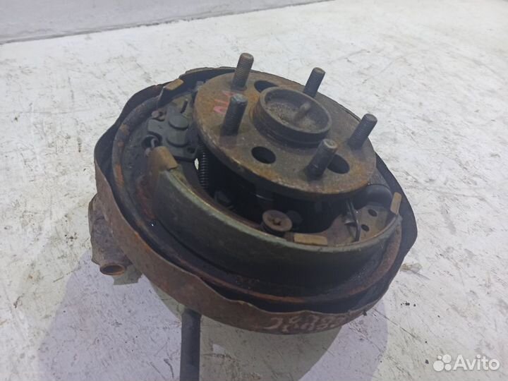 Кулак задний правый Лексус