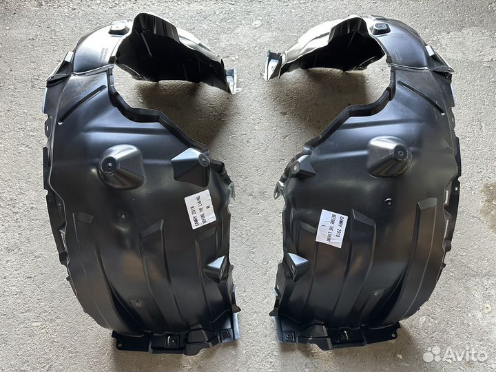 Подкрылок передний на Toyota Camry 70/75