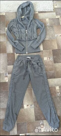 Спортивный костюм женский