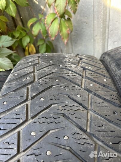 Yokohama IceGuard Stud IG65 235/45 R18 98T