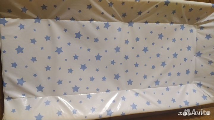 Пеленальный столик на кроватку