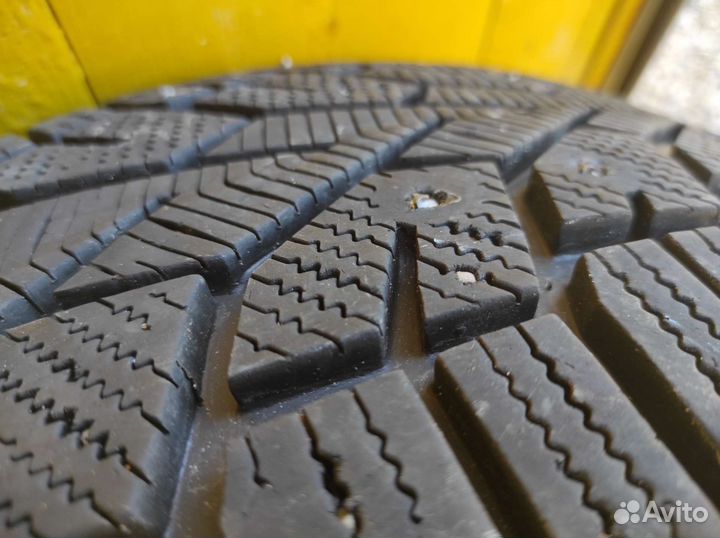 Gislaved NordFrost 100 225/60 R18 104T