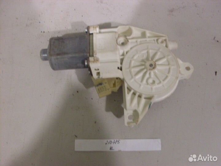 Моторчик стеклоподъемника передний левый