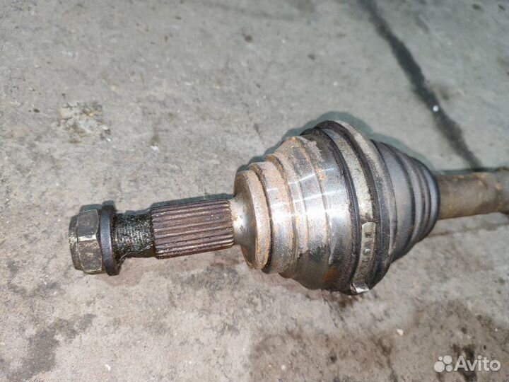 Полуось передний правый Audi 100 C3 седан KU 2.2I