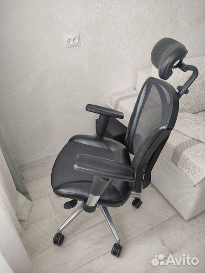 Компьютерное кресло б/у черное