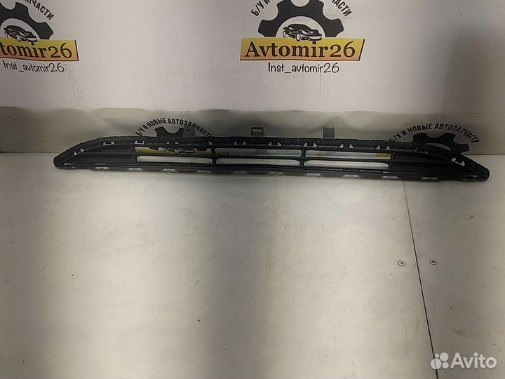 Решетка переднего бампера Hyundai Solaris 2