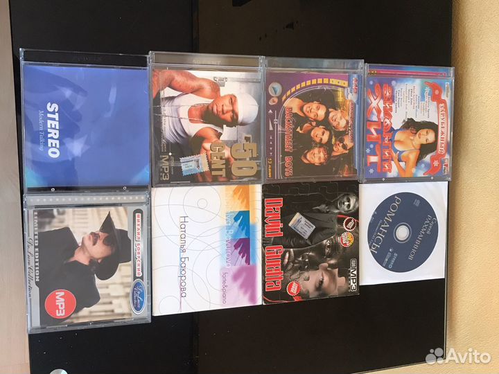 Коллекция дисков с музыкой