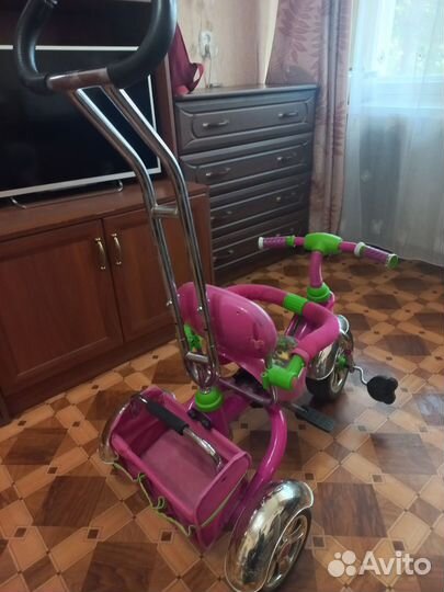 Трехколесный велосипед с ручкой