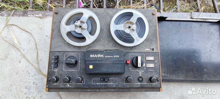 Катушечный магнитофон