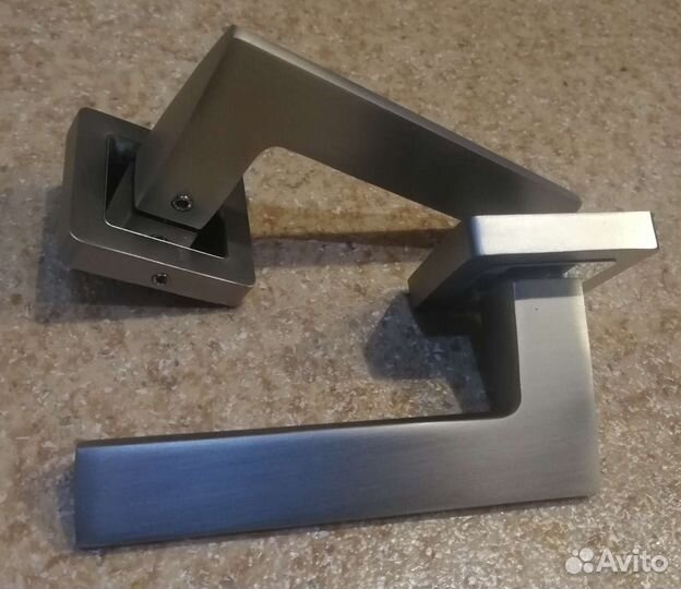 Дверные ручки в наличии