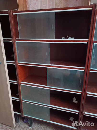 Стеллажи,комоды,шкафы