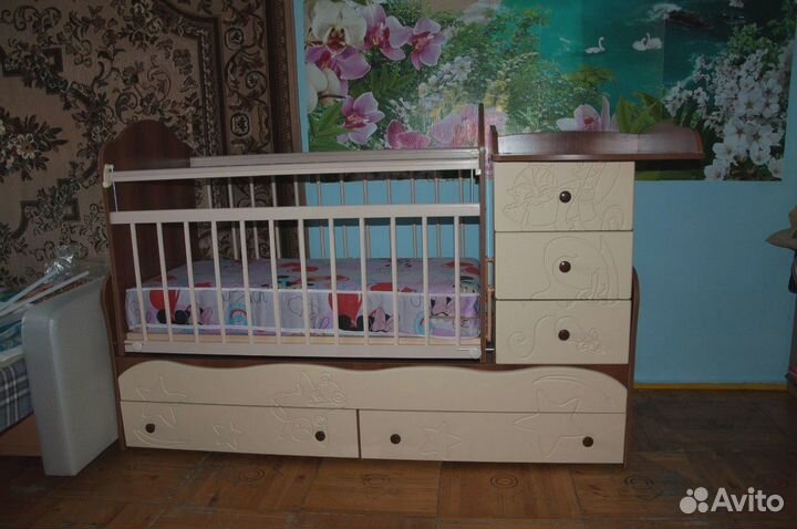 Детская кровать-трансформер с маятником