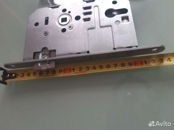 Замок дверной