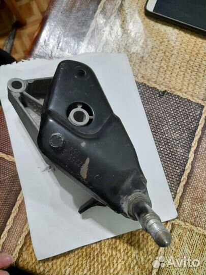 Продаю подушка двигателя боковая с креплением на к