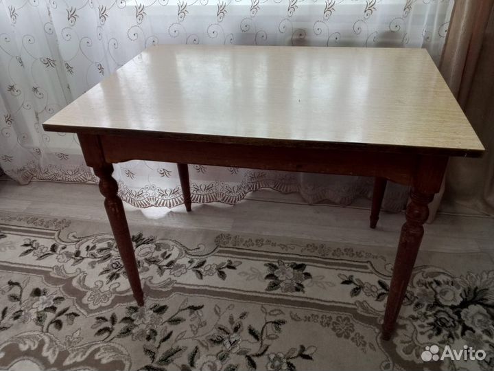 Кухонный стол