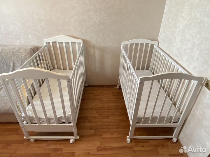 Кроватка детская с матрасом и наматрасником