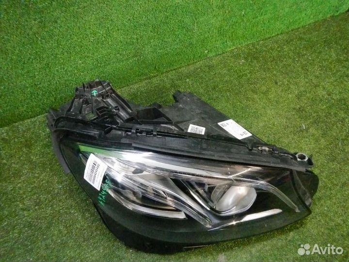 Фара правая Mercedes-Benz E-Class