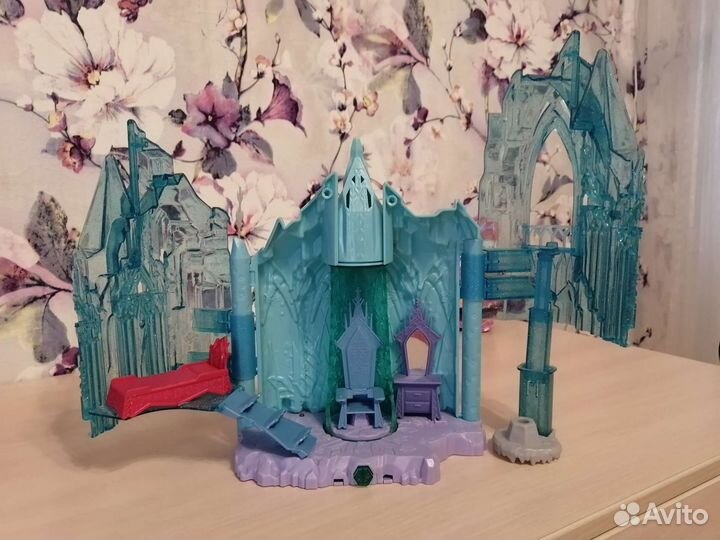 Домик и беседки Анны и Эльзы 