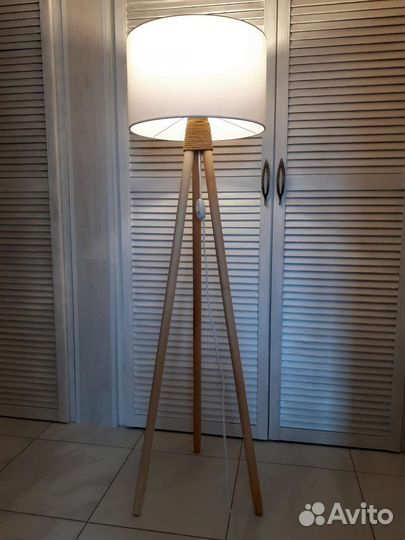 Торшер тренога Сканди