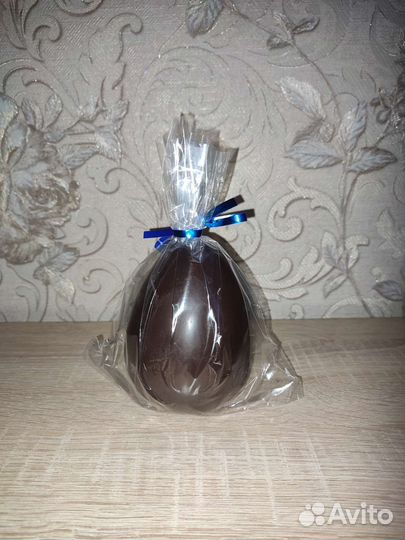 Большое шоколадное яйцо