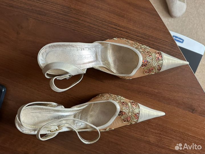 Босоножки натуральная кожа 39