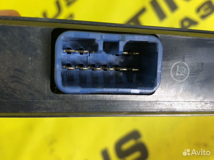 Блок управления задней левой дверью Toyota Voxy