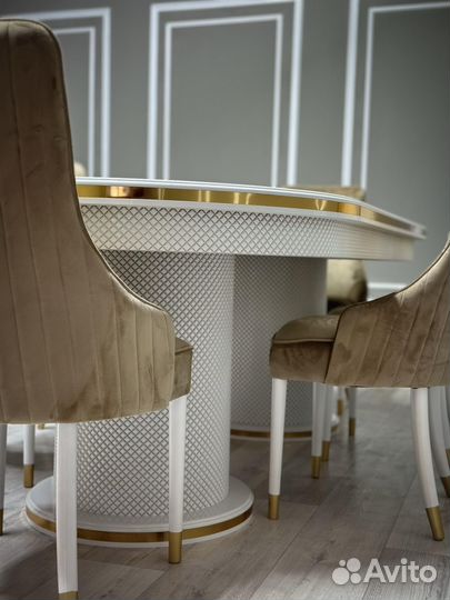 Стол для гостинной