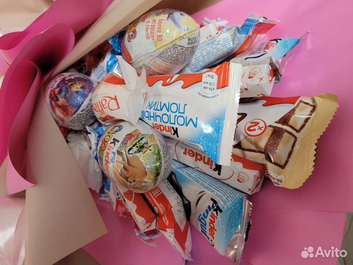 Сладкий букет из киндеров