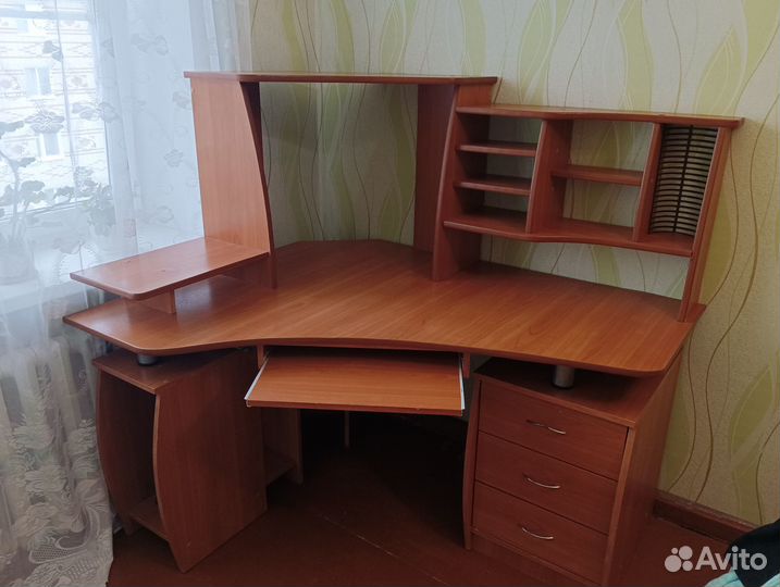 Компьютерный стол