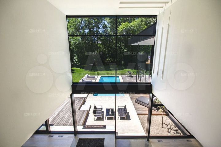 Дом 380 м² на участке 8 сот.