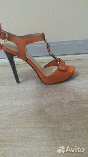 Босоножки натуральные кожанные