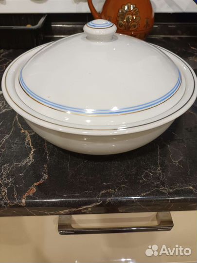 Блюдо с крышкой для горячего