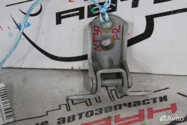 Петля двери nissan X-trail NT30 PNT30 T30 F R U 80