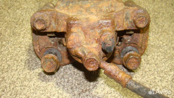 Суппорт задний левый Lexus RX 300/330/350/400h