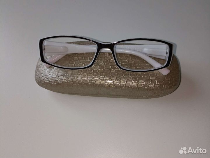 Очки +1 с чехлом и салфеткой