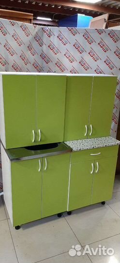 Кухонный гарнитур новый 1.2м