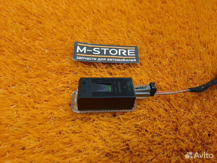 Плафон освещения Audi Q5 8R cdnc 2010