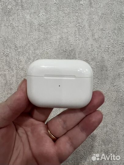 Airpods pro (кейс и левый наушник)