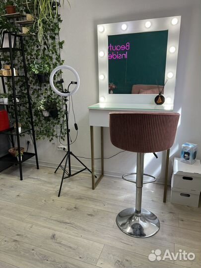 Место в аренду бровист, визажист, плетение