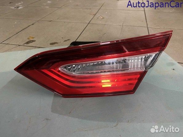 Тойота Камри 70 Фонарь в дверь багажника